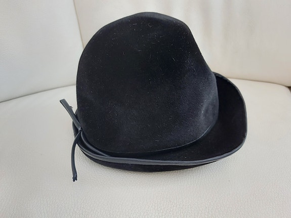 Musta vintage hattu