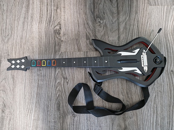 Guitar Hero PS3 paketti, kitara & pelit