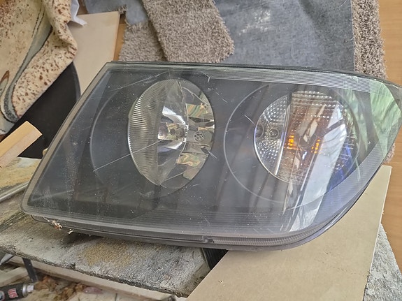 pakun renkaat 2kpl sekä osat215/65R15 vanteilla ja Hella-ajovalo