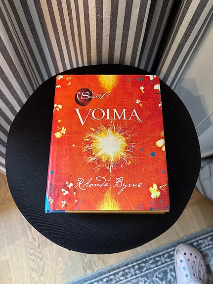 Rhonda Byrne Voima kirja suomeksi