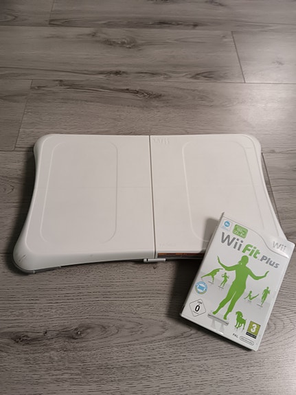Nintendo Wii tasapainolauta + Fit Plus - peli