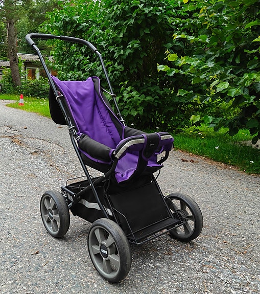 BRIO rattaat violetti musta