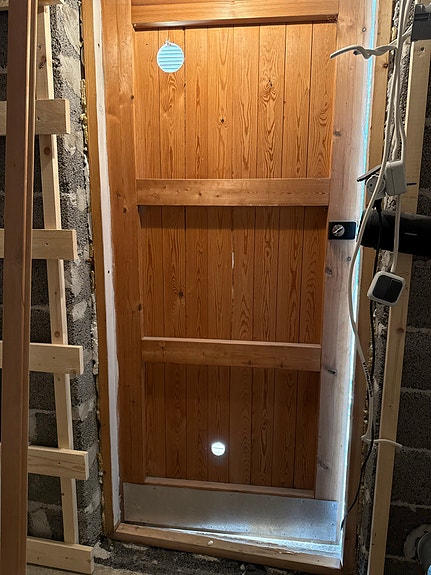 Valkoinen ulko-ovi 10x 21, varastoon tai mökille