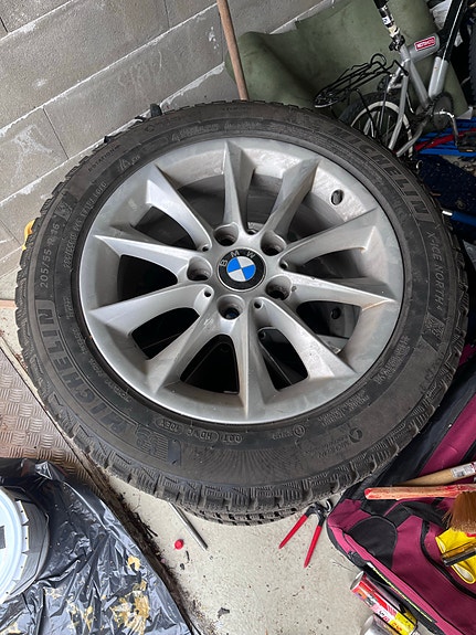 Bmw vanteet (411 V spoke) hyvillä talvirenkailla