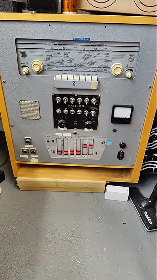 Philips putkiradio /mikserivahvistin / koulun keskusradio