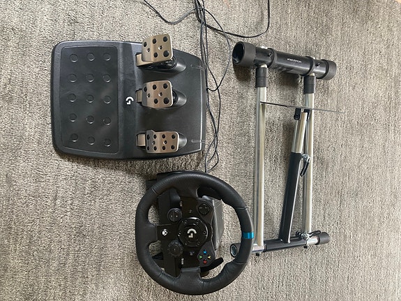 Logitech G923 ratti ja polkimet Xboxille / PC:lle