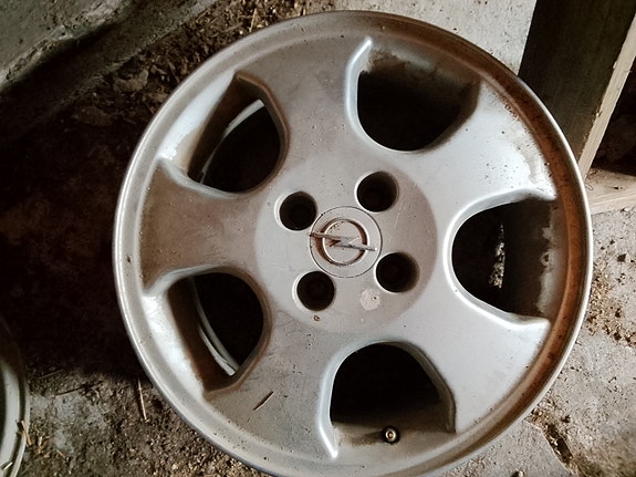 Opel Astra alumiinivanteet 15 tuumaa