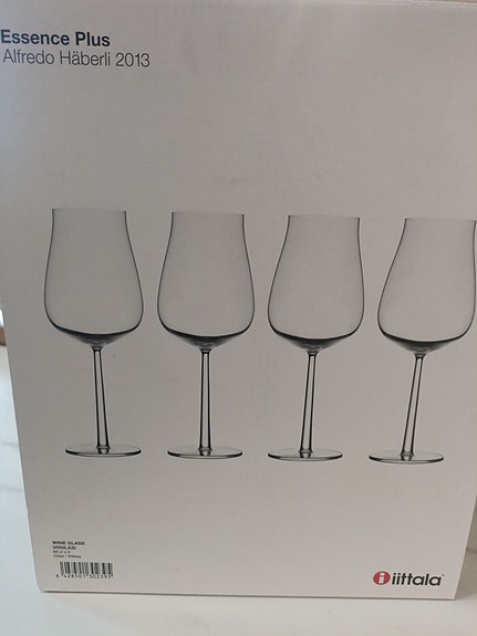 Iittala Essence Plus viinilasit 4 kpl