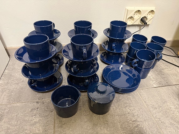 Iittala teema kupit ja lautaset