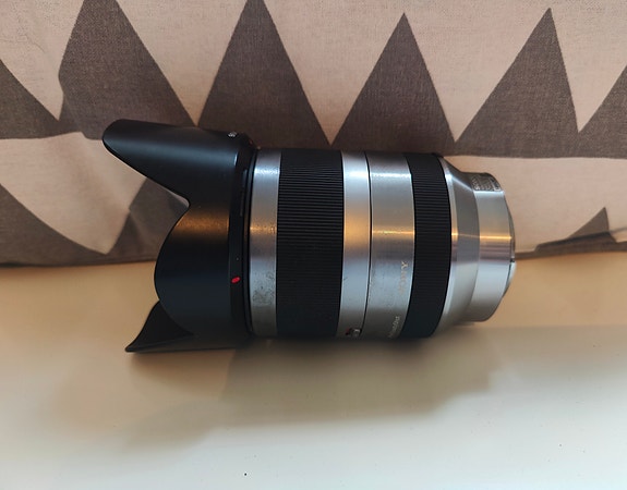Sony 18–200mm f/3.5–6.3 OSS telezoom-objektiivi