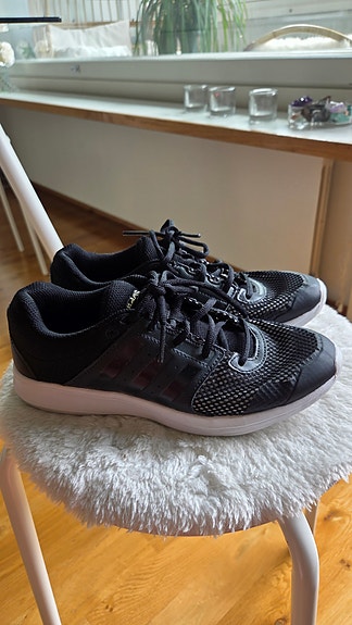 Adidas treenikengät