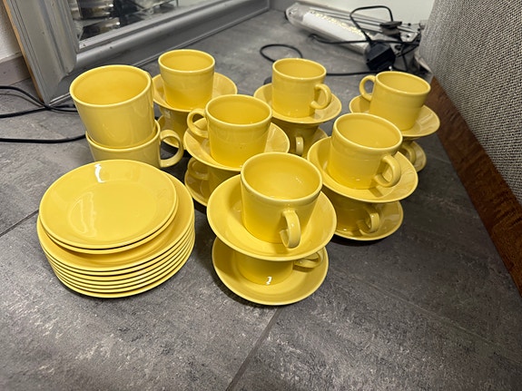 Iittala teema kupit, mukit ja lautaset