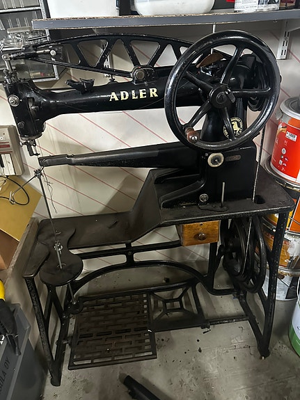 Suutarin ompelukone adler