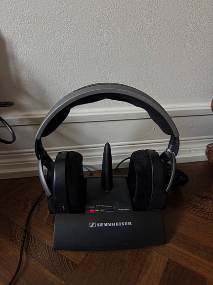 Sennheiser langattomat kuulokkeet telakalla