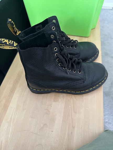 Dr. Martens nahkasaappaat koko 39 musta