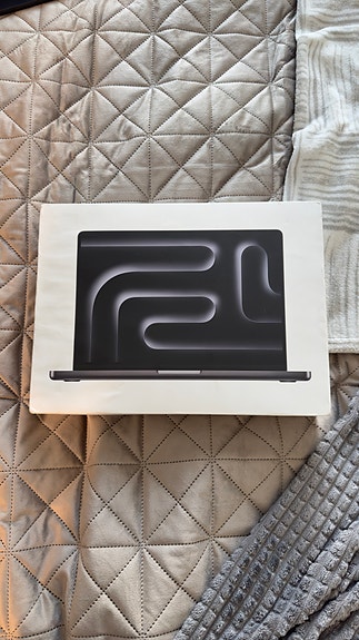 Uusi Apple Macbook Pro 14” M5 Max 48Gt 2Tt Tähtimusta