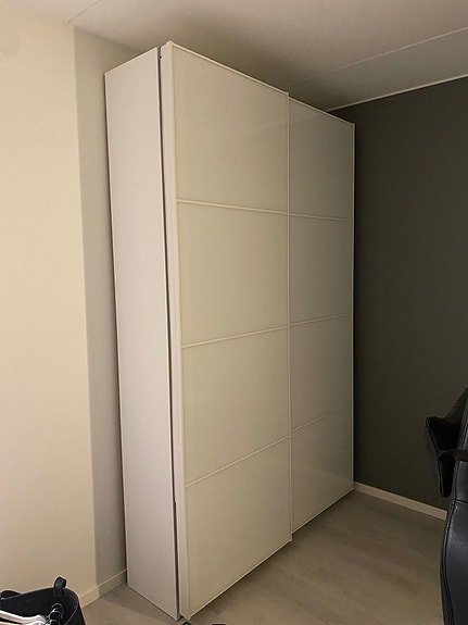 IKEA PAX vaatekaappi liukuovilla 150x238x43 cm valkoinen