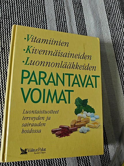 Parantavat voimat -kirja luontaistuotteista