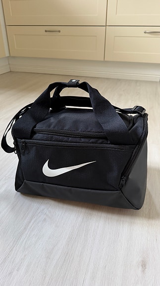 Nike Brasilia 9.5 Duffel, treenikassi - Musta