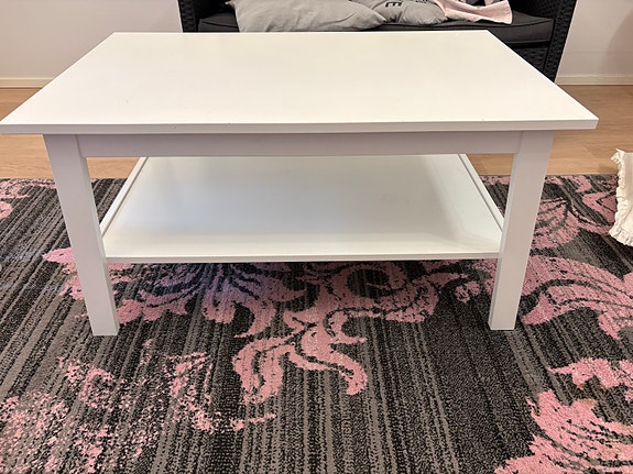 Ikean Hemnes sohvapöytä