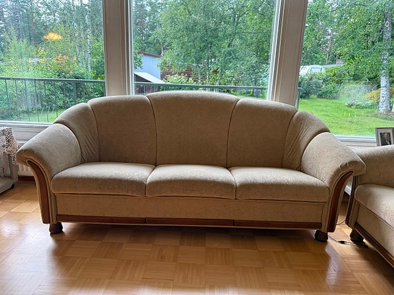 Myydään 2+3 istuttavat sohvat