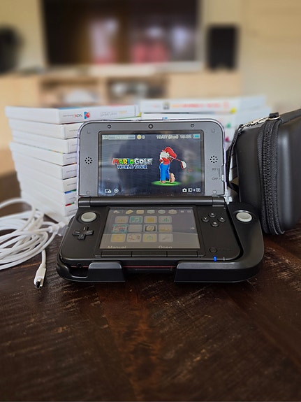 Hieno Nintendo 3DS XL + 18 peliä + Circle Pad Pro