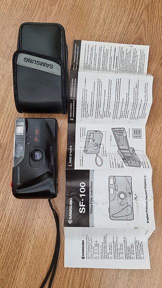 SAMSUNG SF-100 KAMERA + KÄYTTÖOHJE + SUOJAPUSSINSA