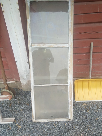 Pohjalaistalon vanhaa lasia