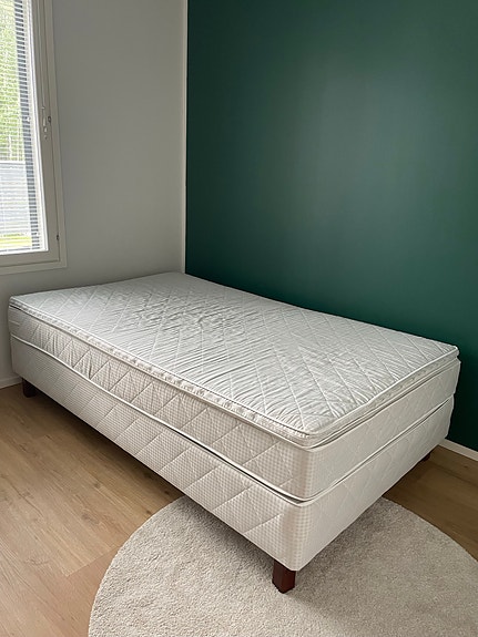 VARATTU 120 cm leveä jenkkisänky
