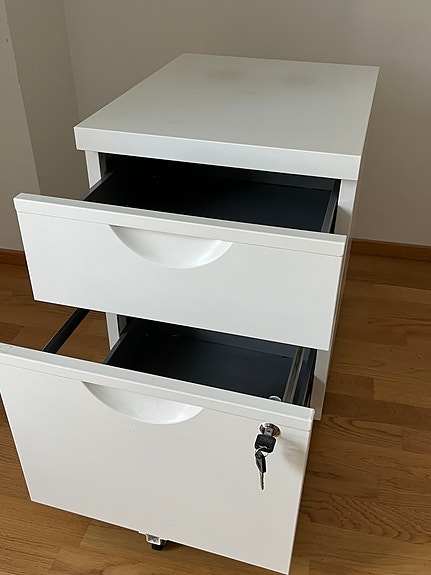 Lukittava laatikosto