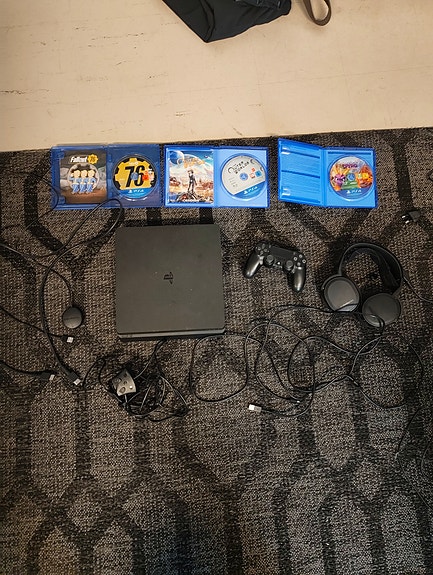 Sony PlayStation 4 konsoli paketti
