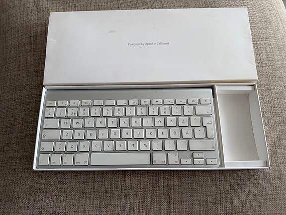 Apple Wireless Keyboard A1314 – Bluetooth – alkuperäinen laatikko