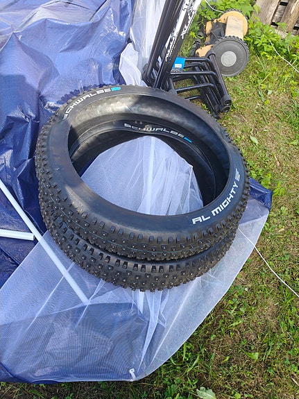 Schwalbe rengas, polkimet, pyörätelineet ja Shimano 12s ketju