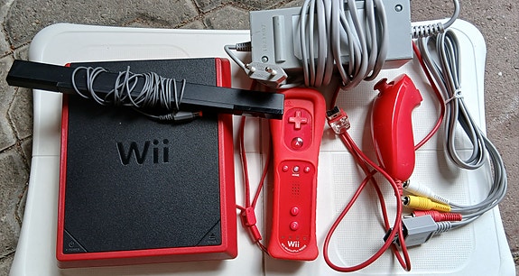 Nintendo Wii Mini konsoli+Motionplus ohjain setti