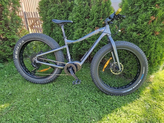 GZR Black Raw-e 17" sähkö fatbike Uudella akulla