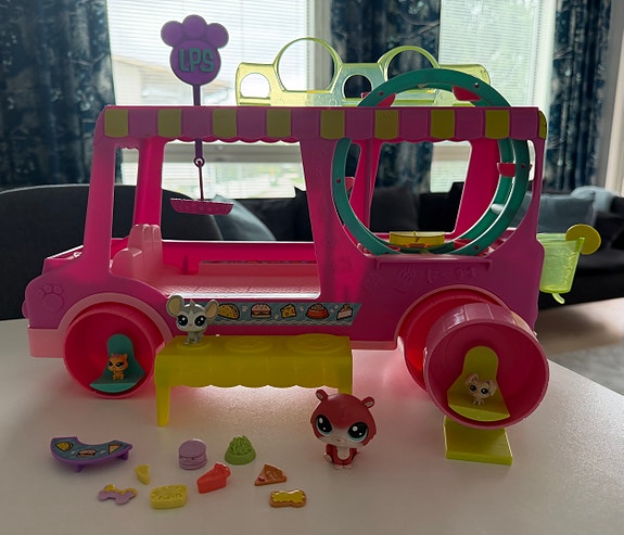 Littlest Pet Shop Food Truck
