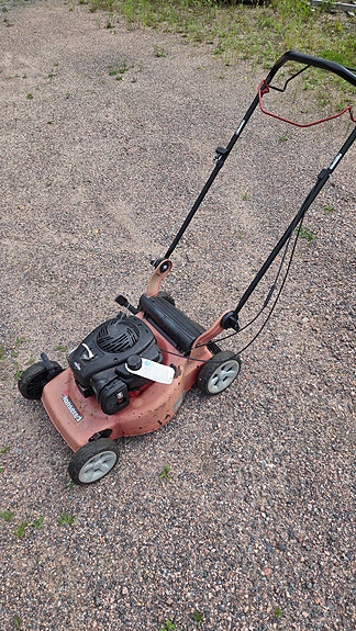 Vetävä ruohonleikkuri