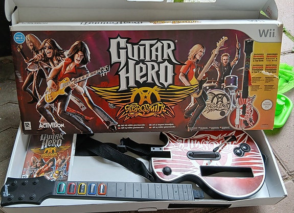 Guitar Hero Aerosmith kitara ja peli (Wii)
