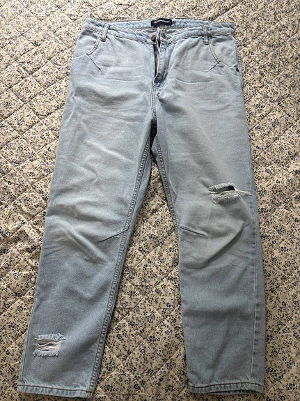 Vaaleansiniset naisten farkut – slim fit