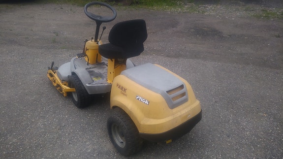 Stiga Park P901 etuleikkuri ajoleikkuri