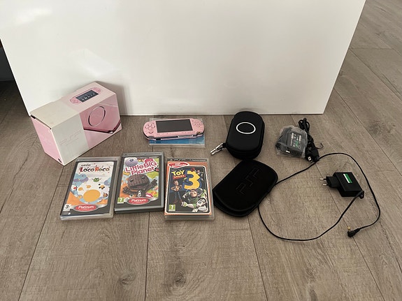 Sony PSP 3000 blossom pink vaaleanpunainen käsikonsoli ja tarvikkeet