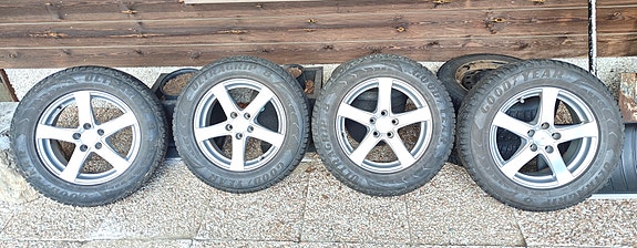 Ford/Volvo 16" aluvanteet Goodyear renkailla