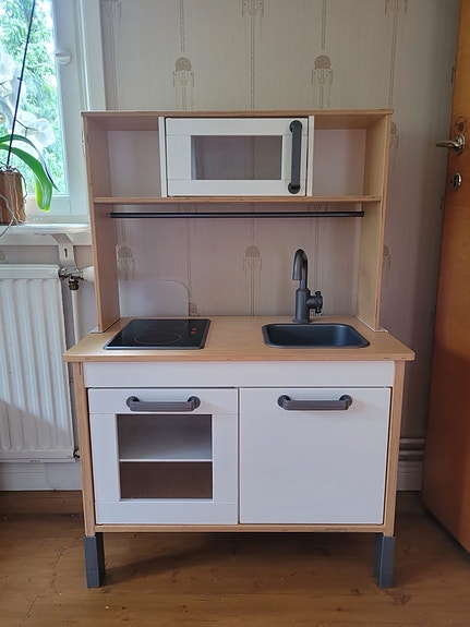 IKEA Duktig -leikkikeittiö varusteilla