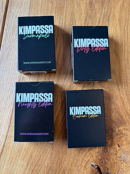 Kimpassa korttipelit 4 pakettia
