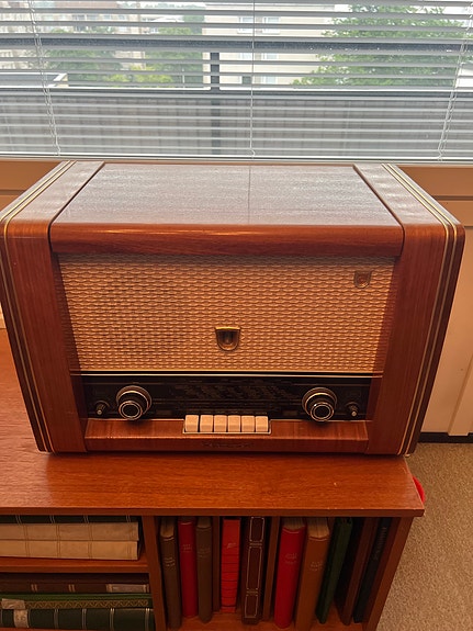 Philips vintage radio ja levysoitin puukotelolla