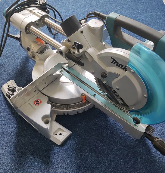 Katkaisu- ja jiirisaha Makita LS0815FL