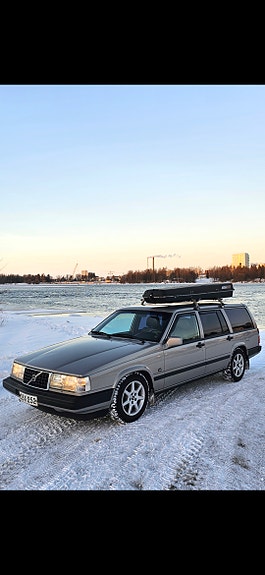 Volvo 940 suksiboksi kattokaiteilla