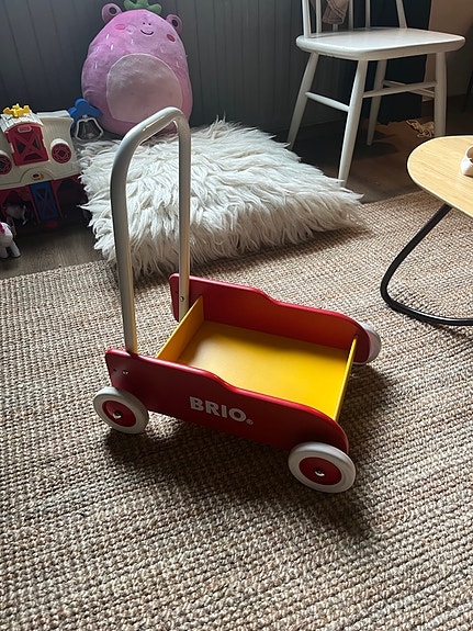 BRIO puinen taaperokärry