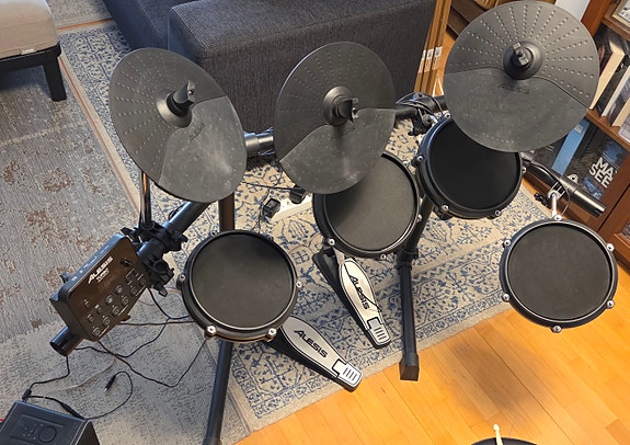 Alesis turbo mesh kit sähkörummut