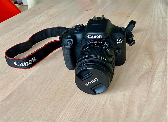 Canon EOS 4000D ja 18-55 mm objektiivi